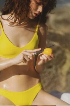 FENNTESSAmanhattan Top Swim - Yellow